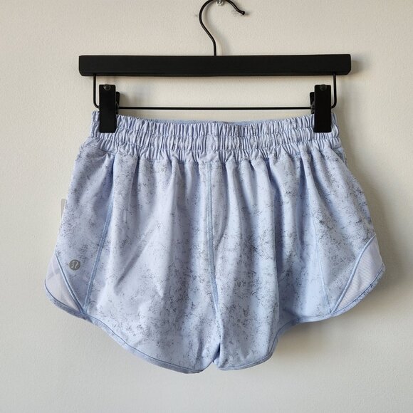 NWT LULULEMON VDPM/PSLB Pastel Blue Low Rise Lined 2.5" Hotty Hot Shorts 6, 8 - Picture 4 of 8